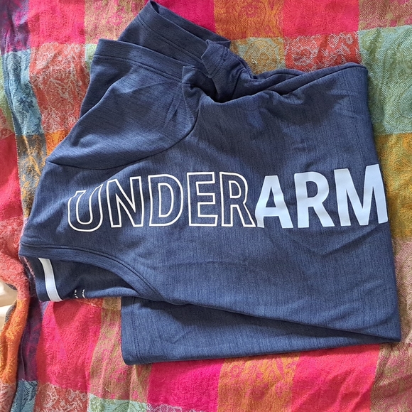 Under Armour Tops - UNDER ARMOUR MEDIUM TEE